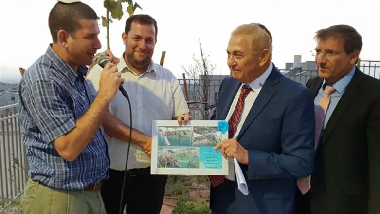 חנוכת גן השעשועים