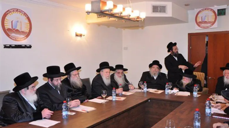 הגבאים נאלצו לגונן על הרבנים. ישיבת מועצת גדולי התורה