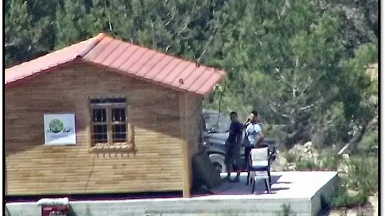 עמדת תצפית של חיזבאללה במסווה "ירוק"