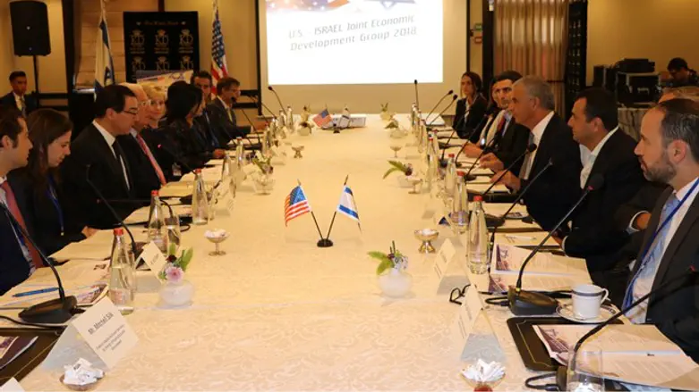 המפגש בין המשלחות