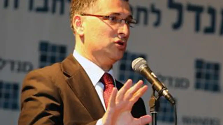 דואג להשכלה. סער.