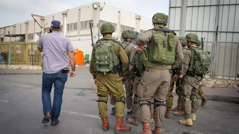 Soldiers near the attack in Barkan