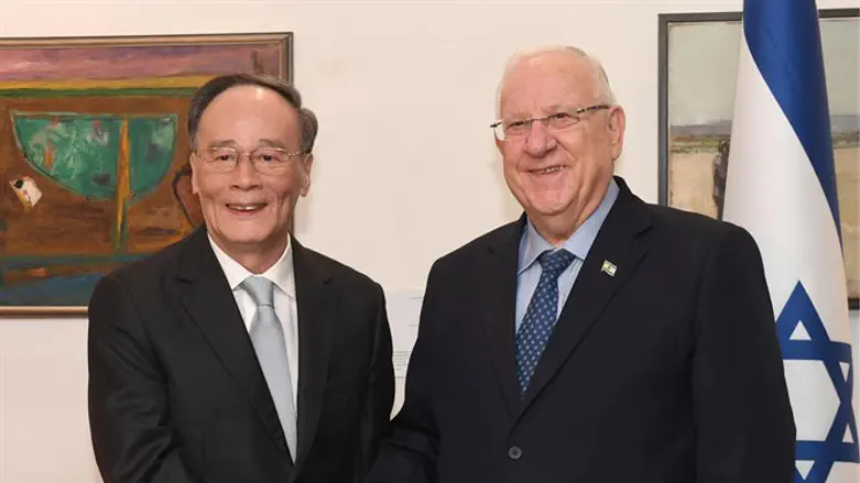 Wang Qishan and Reuven Rivlin