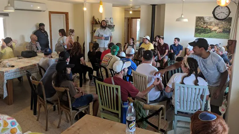 Jewish students from US at Attorney Rom's home