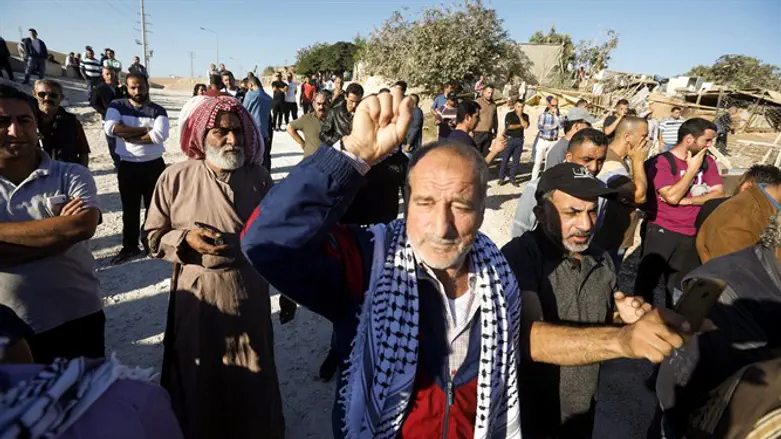 אחד מ-60 מאחזים פלשתיניים על כביש מספר 1. חאן אל-אחמר