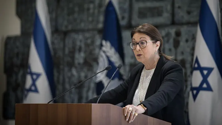 יש לה סיבה טובה להיות מודאגת מחוסר אמון הציבור. חיות