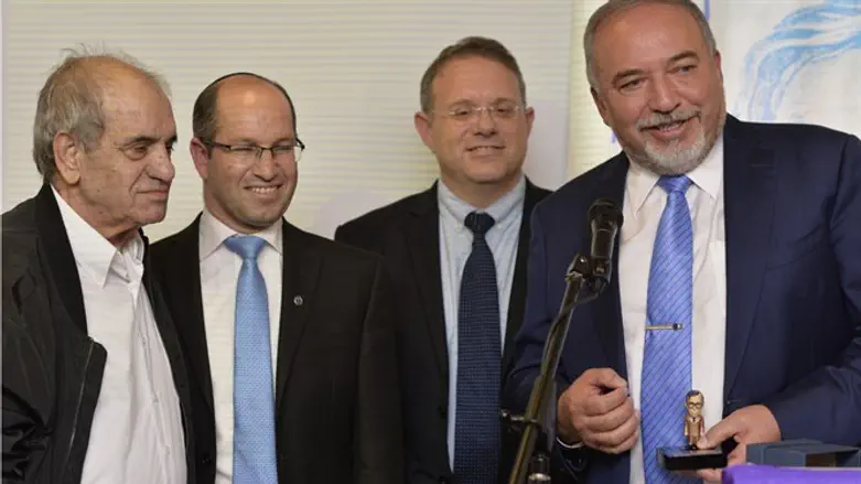 תמיד להקדים, להיות ג'נטלמן