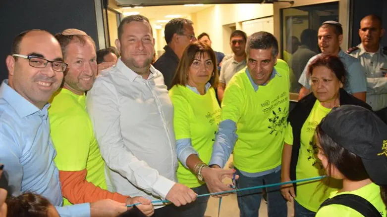 חנוכת אולם הספורט בצופים