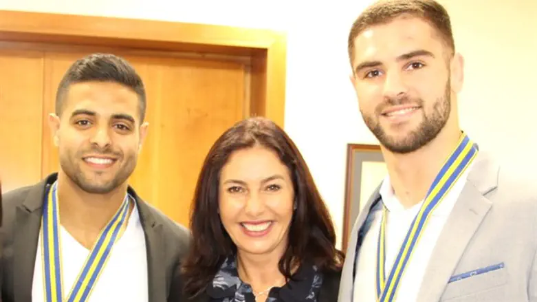 רגב עם זוכי מדליות הזהב