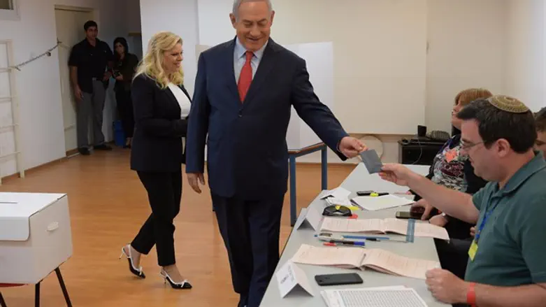 נתניהו בקלפי. ארכיון
