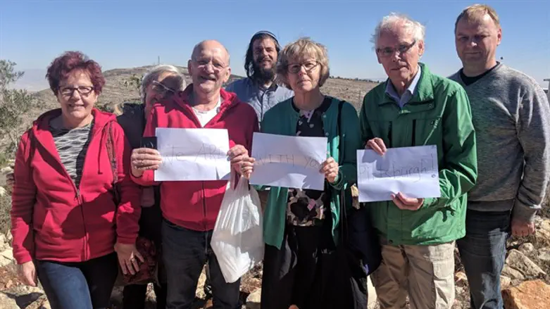 אנחנו איתכם