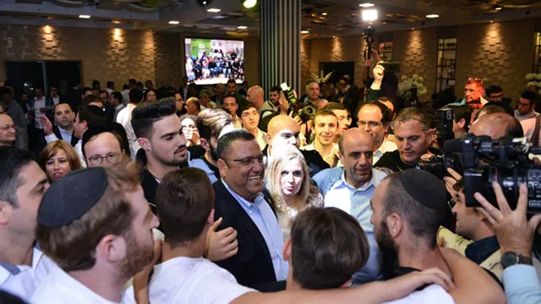 Торжества в избирательном штабе Моше Леона