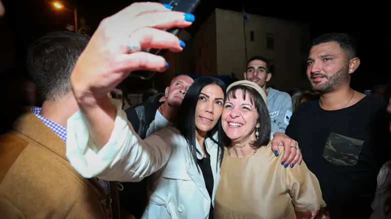 Селфи с новым мэром Бейт-Шемеша Ализой Блох