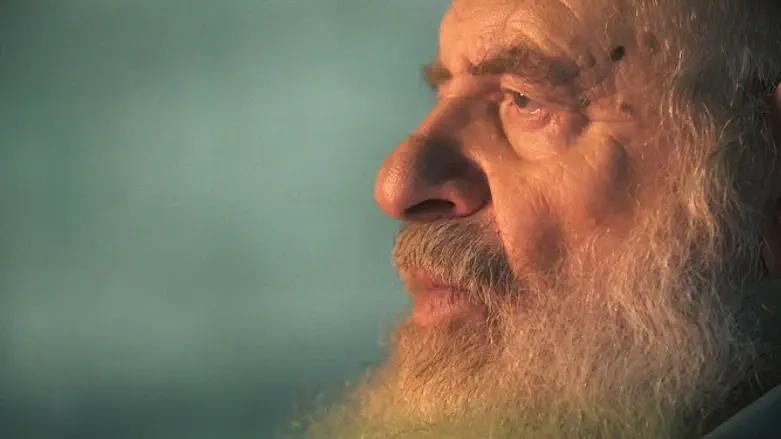 אורי זהר חוזר 