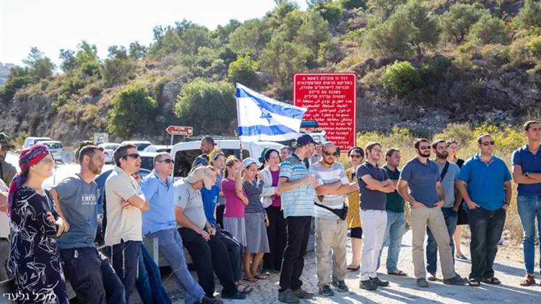 התושבים מפגינים