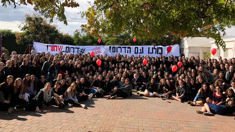 שולחים להם חיבוק חם