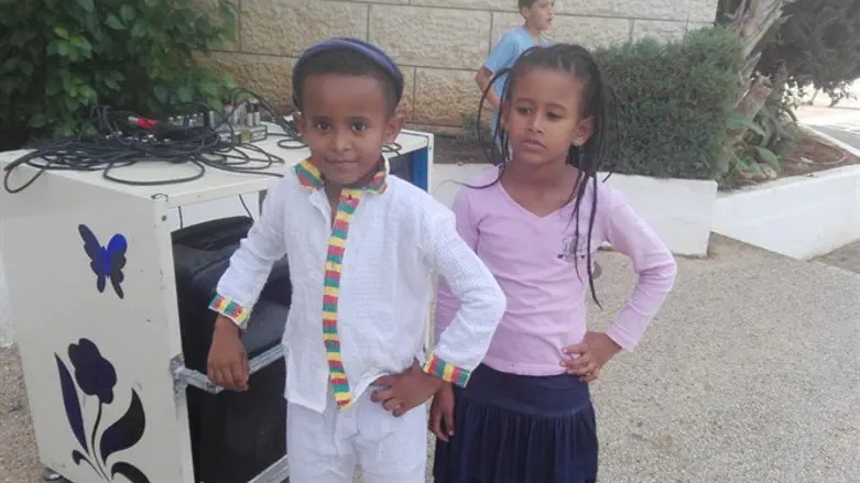 מציינים את חג הסיגד בבית הספר 'דביר' באשדוד