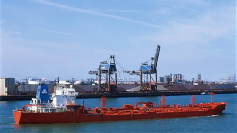 Oil tanker (illustrative)