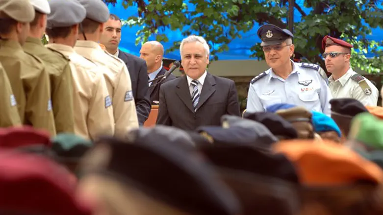 טקס מצטייני הנשיא 2006 הרמטכ"ל דן חלוץ ונשיא המדינה משה קצב