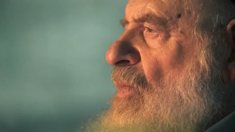 כישרון הבימוי והמשחק לא נעלם. 'אורי זוהר חוזר'