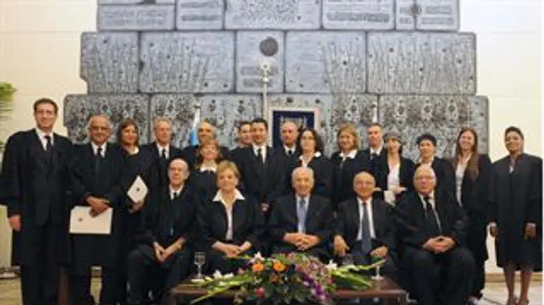 השופטים שהושבעו עם הנשיא