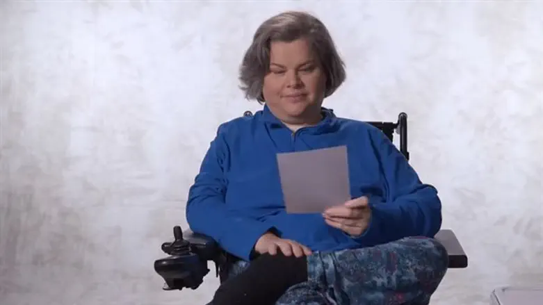 שואבת ומסקרנת. 'סליחה על השאלה'