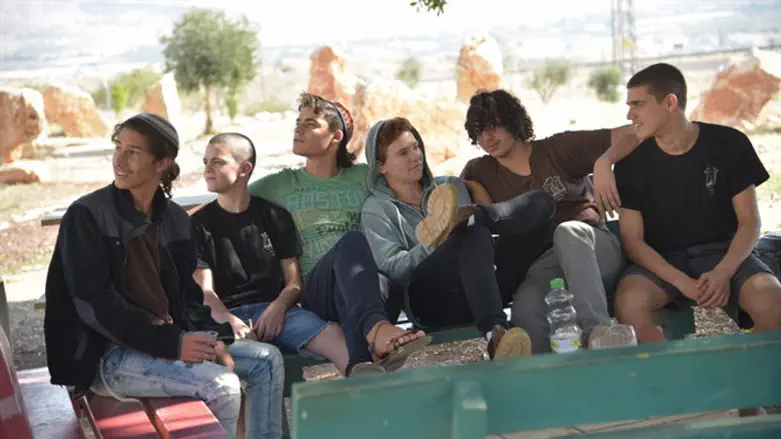 הקשבה משנה את הנערים, והם משנים את הצוות. נערים בברוש