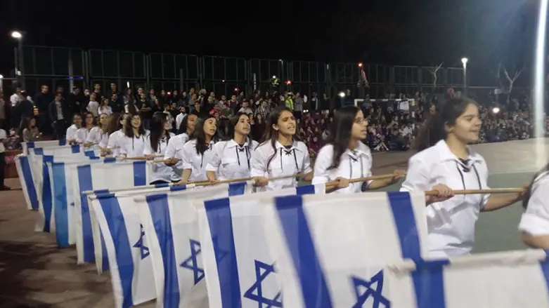 לילה לבן זה לא אילוץ אלא מצווה. חניכות במופע דגלנות