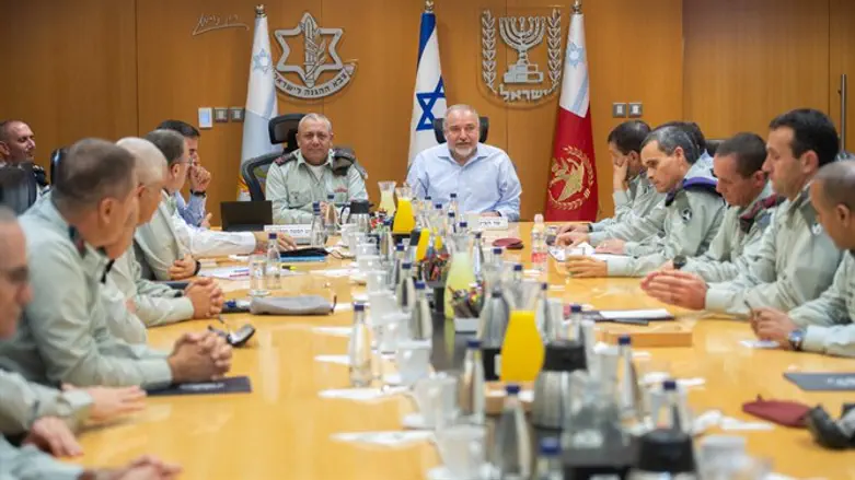 ליברמן נפרד מפורום מטכ''ל