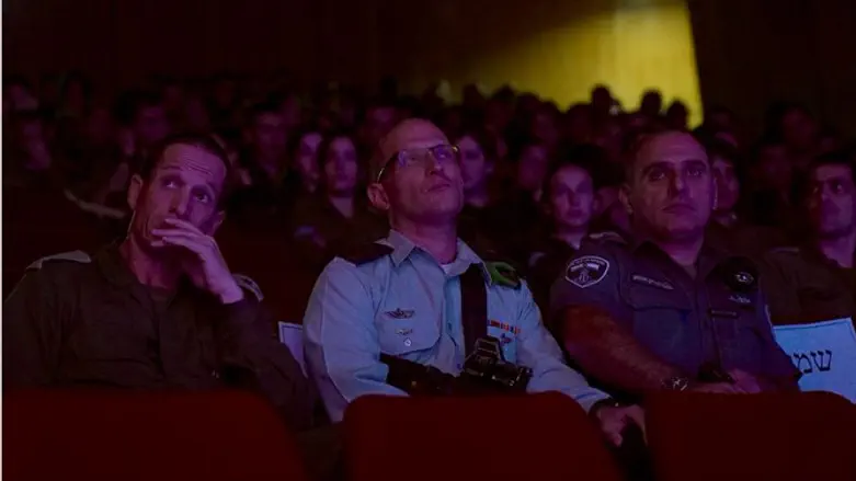 העצמנו את הפעילות כתף אל כתף