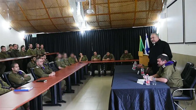 Liberman visits the Gaza Division