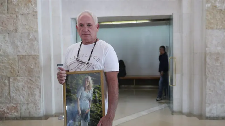 Отец Ким Левенгронд-Ихзекель (הי"ד) на сессии БАГАЦ