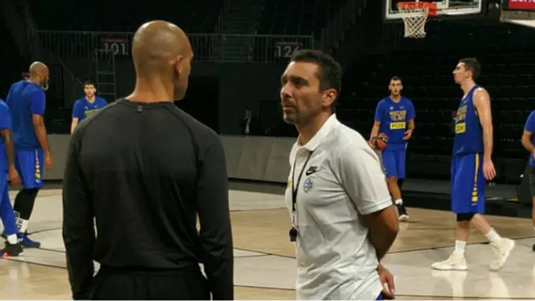 יאניס ספרופולוס באימון מכבי ת"א, הערב