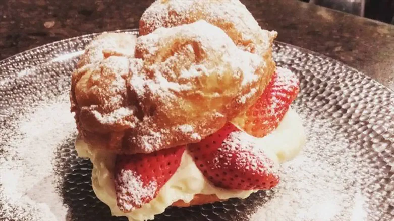 ספינג' במילוי קרם וניל ותותים