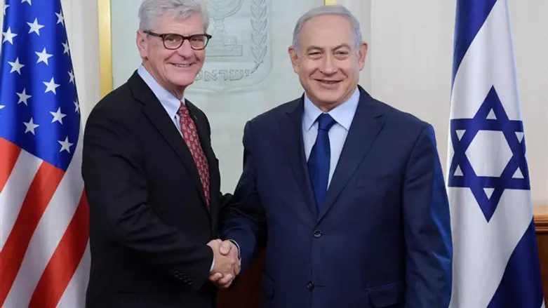 ראש הממשלה עם מושל מיסיסיפי