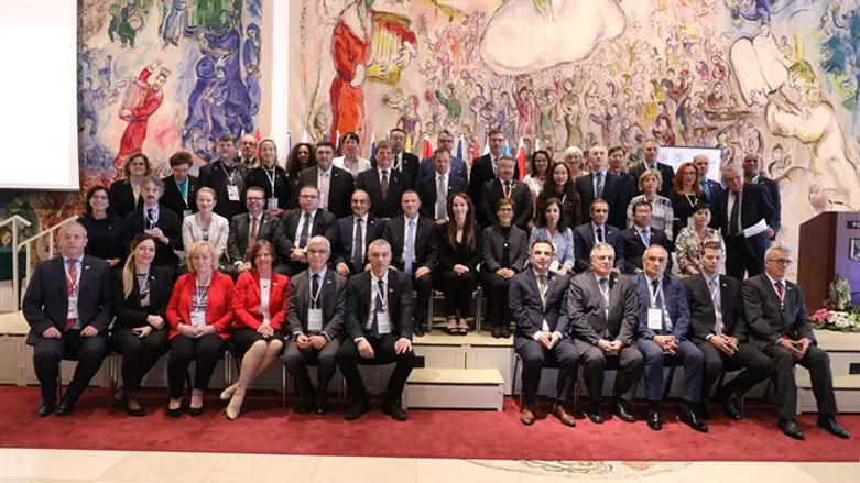 אורחי הכנס בטרקלין שגאל