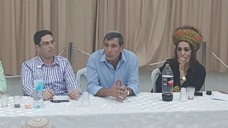 חברי הבית היהודי פתח תקווה