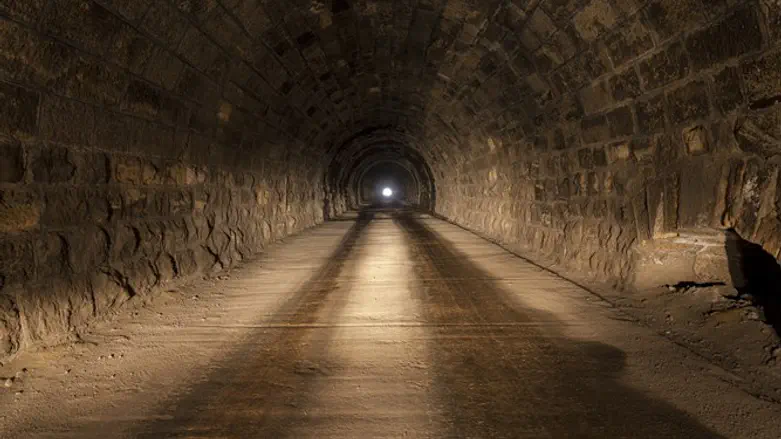 מנהרה שטוחה יכולה ליצור הד שלא נגמר