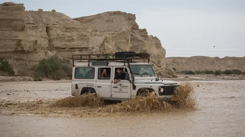 Jeep crosses overflowing Zin Stream