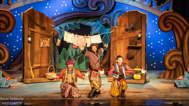 כולל קריצות להורים. אנדרדוס בפעולה