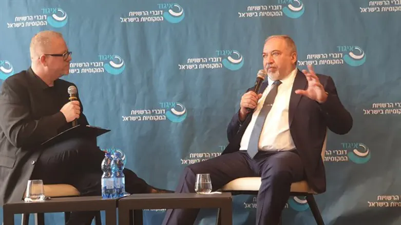 ליברמן בכנס. היום