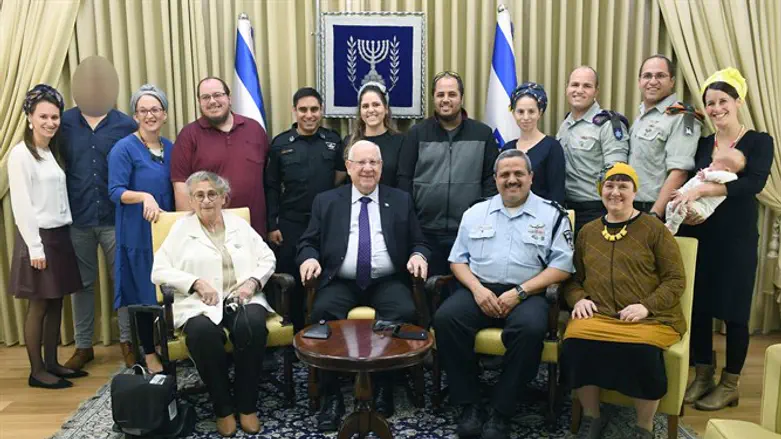 משפחת אלשיך בבית הנשיא