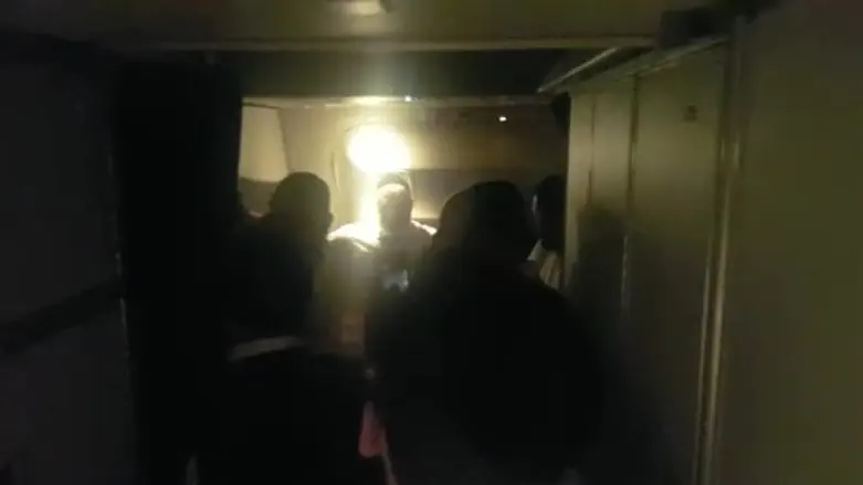 הריקודים בטיסת השבת