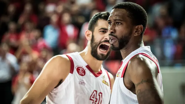 שחקני הפועל חוגגים הערב