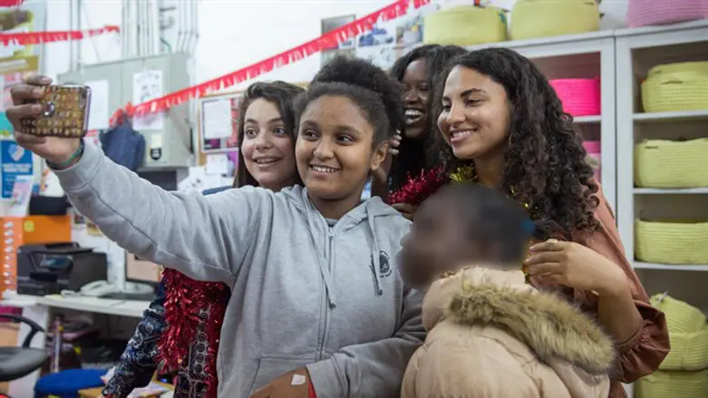 סילבנה וחברותיה