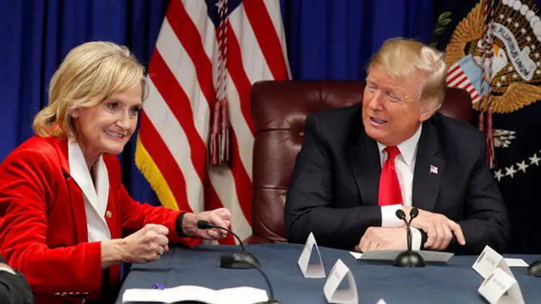 דונלד טראמפ וסינדי הייד-סמית