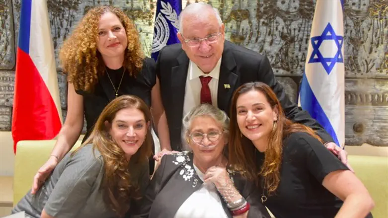 ריבלין, נחמה והאחיות