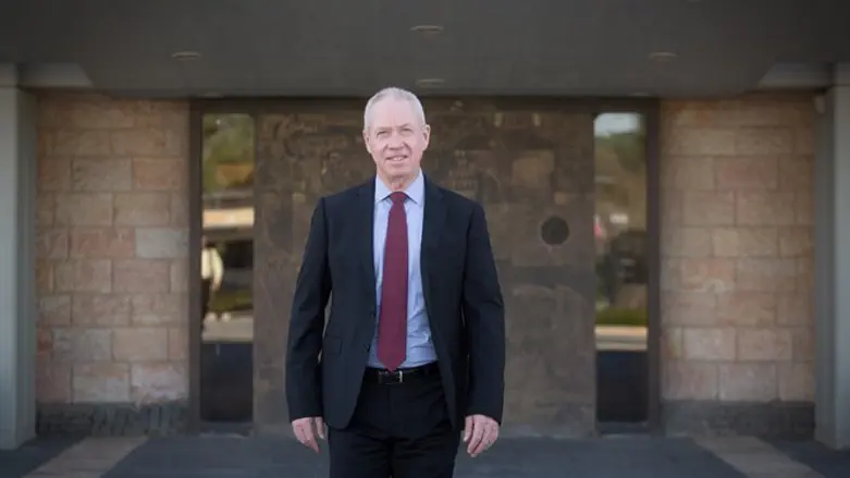 "בעמדותיי המדיניות והביטחוניות אני קרוב לליכוד". גלנט