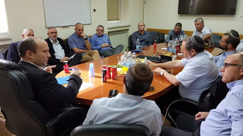 Bennett and the mayors