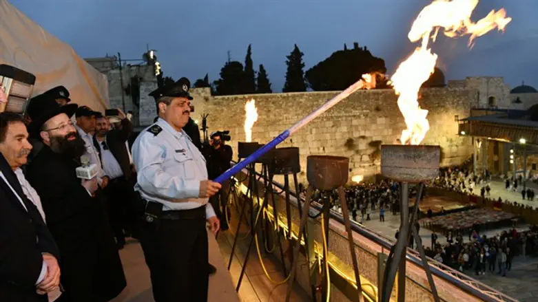 Alsheich lights the menorah